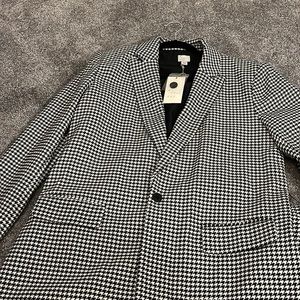 Black and white blazer. Size: large. Good quality. Worn once. Brand: a new day.